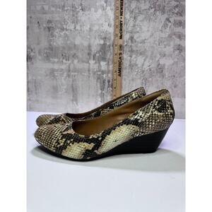 Clarks Collection Women's Wedge Loafers Shoes Size 7.5 Leather Beige Snake Print